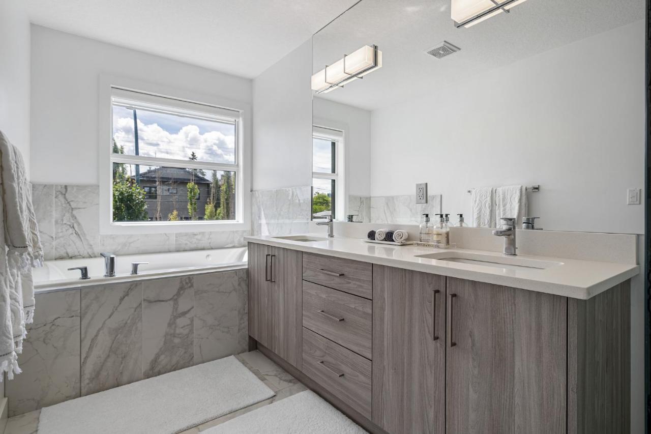 Luxury Spacious Private House Near City Centre YYC Exterior foto