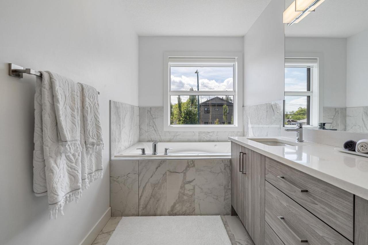 Luxury Spacious Private House Near City Centre YYC Exterior foto